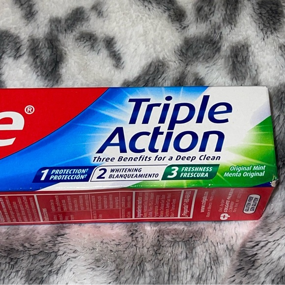 Colgate Toothpaste - Picture 2 of 8